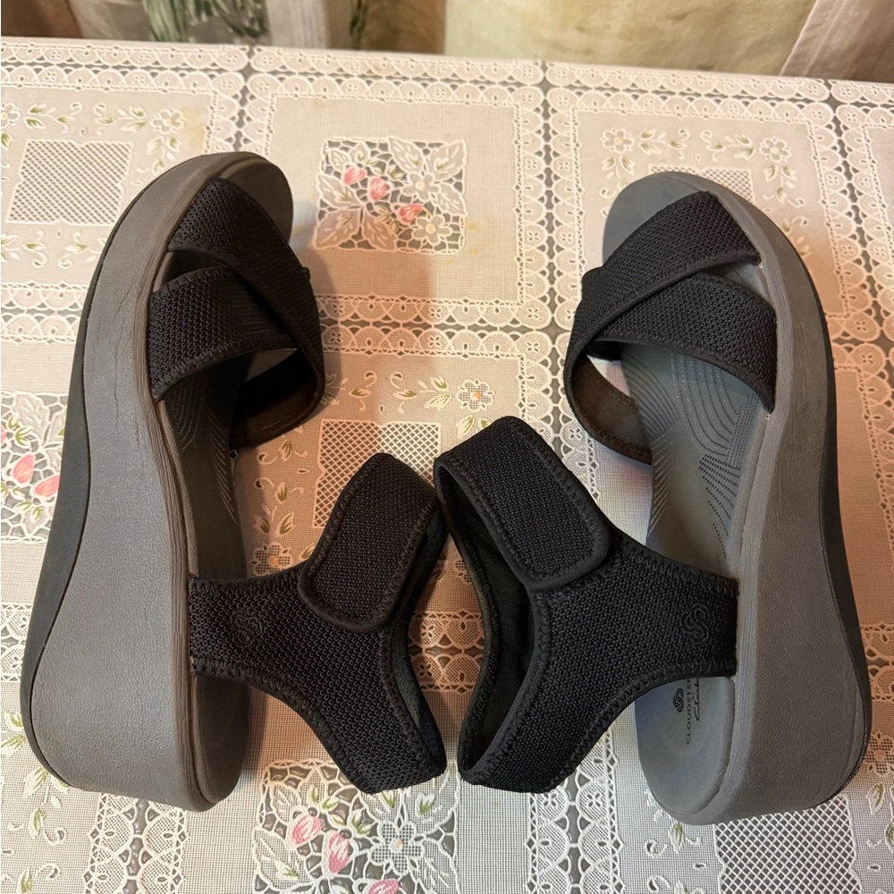 Clarks Black Crisscross Strap Comfort Sandals - Picture 2 of 6